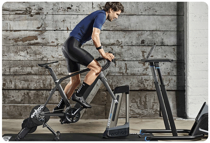 Wahoo Kickr Core avec le Kickr Headwind et le Kickr Climb