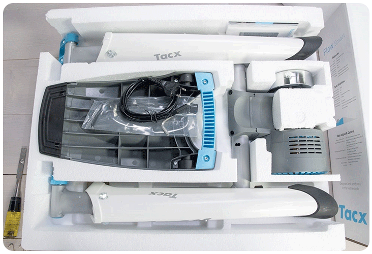 Ouverture du carton du Tacx Flow Smart T2240
