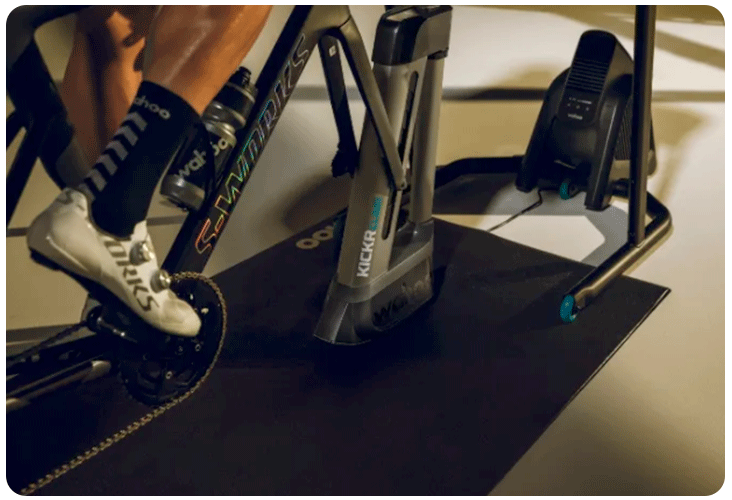 Wahoo Kickr V5 avec le Kickr Headwind et le Kickr Climb