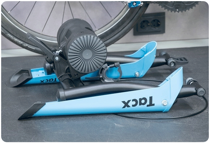 Le Tacx Boost est doté de pieds rétractables