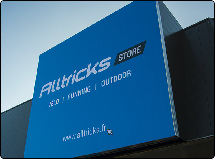 Façade d'un magasin Alltricks Store
