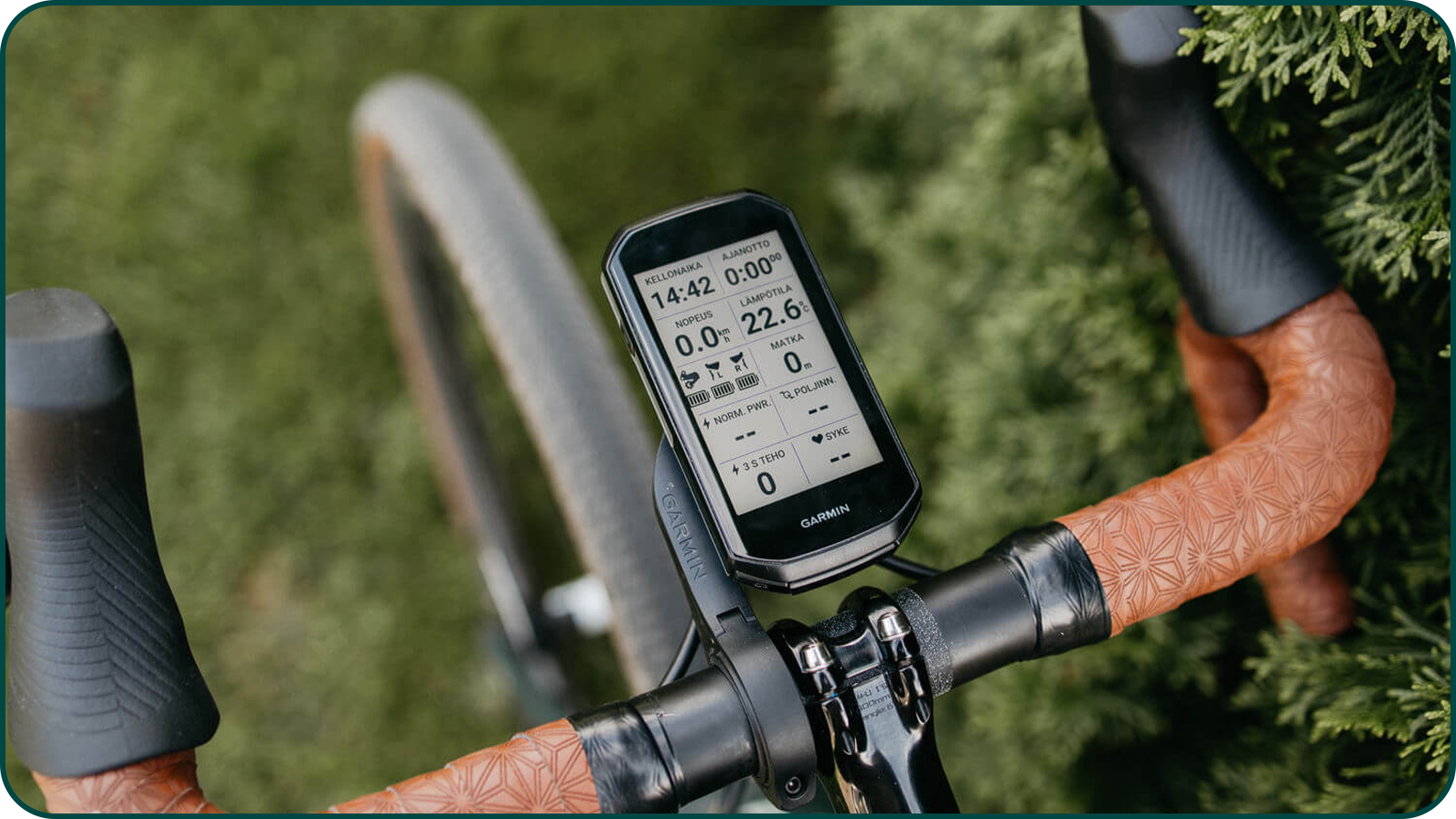 Garmin Edge 1050 sur le guidon d'un gravel