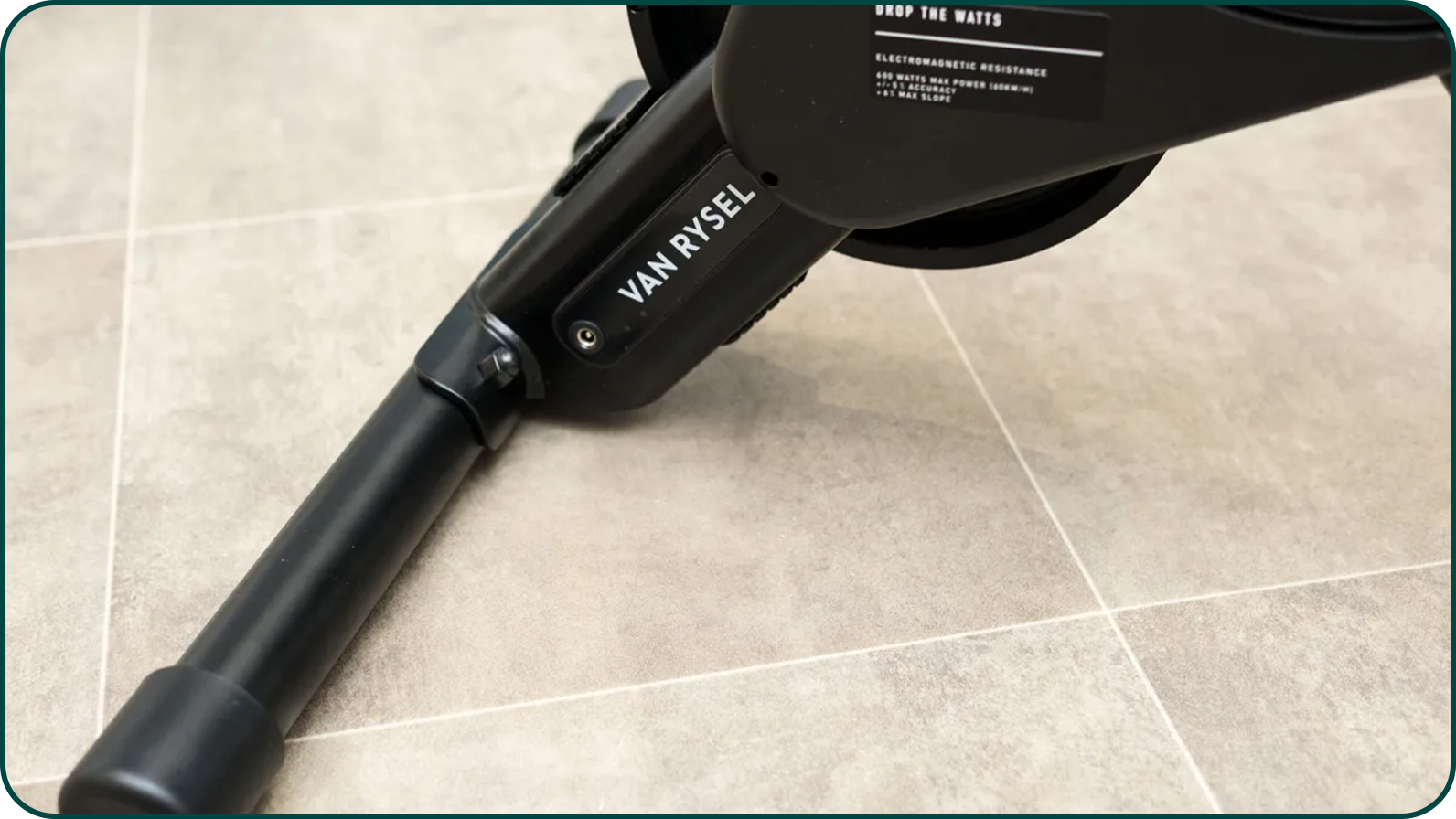 Fixation des pieds du home trainer D100 Van Rysel