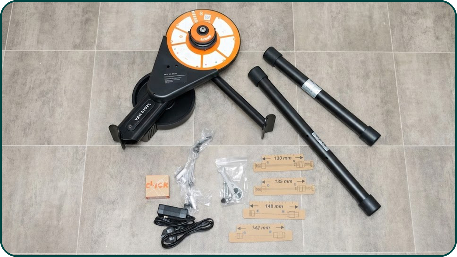 Éléments qu'on retrouve dans le carton du home trainer Van Rysel D100