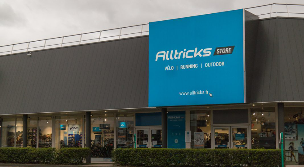 Devanture d'un magasin Alltricks