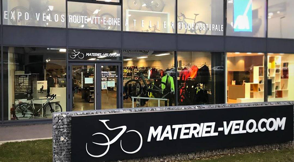 Vitrine du magasin de Materiel-velo.com à Annecy