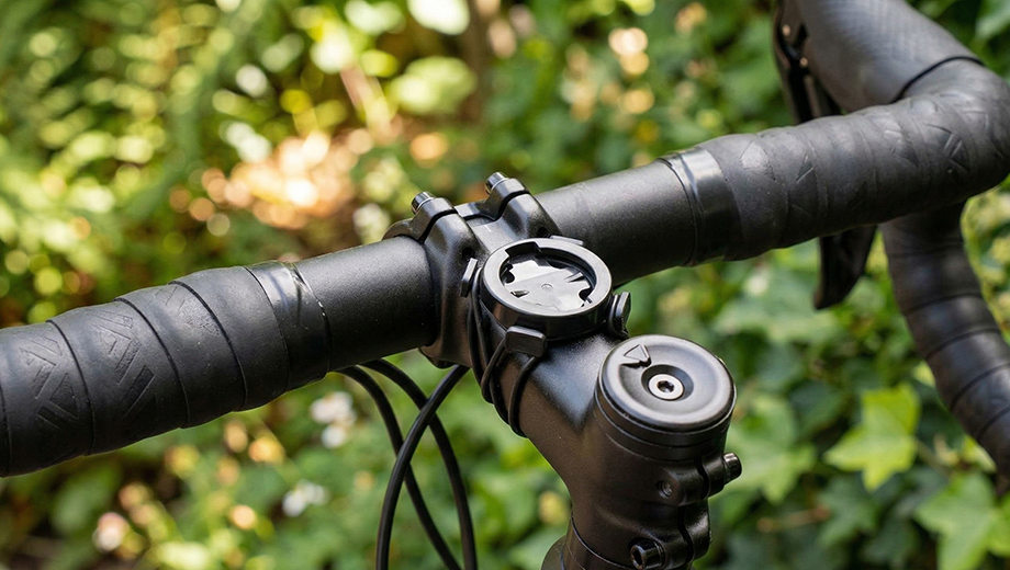 Installation du support du Bryton Rider S810 avec les élastiques