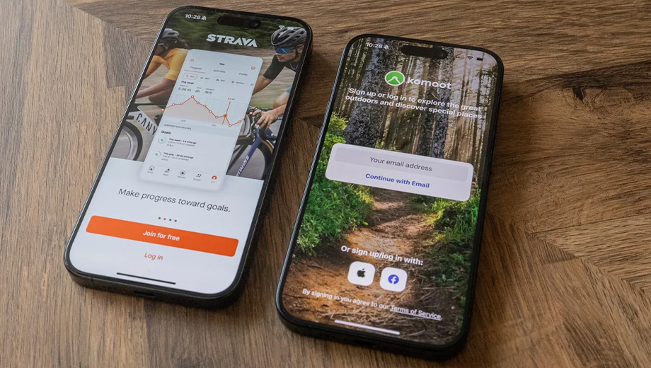 Interface des applications GPS Strava et Komoot sur des téléphones