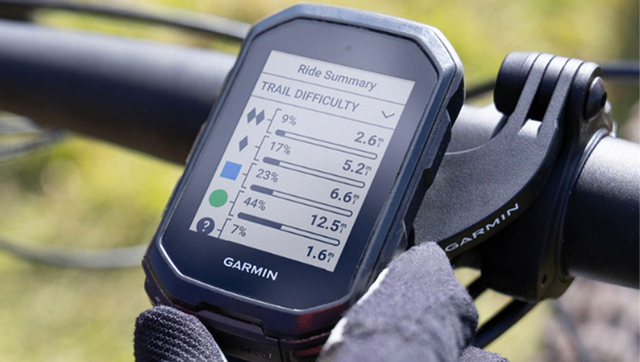 Garmin Edge MTB sur un VTT avec l'interface d'analyse de descente et d'enduro